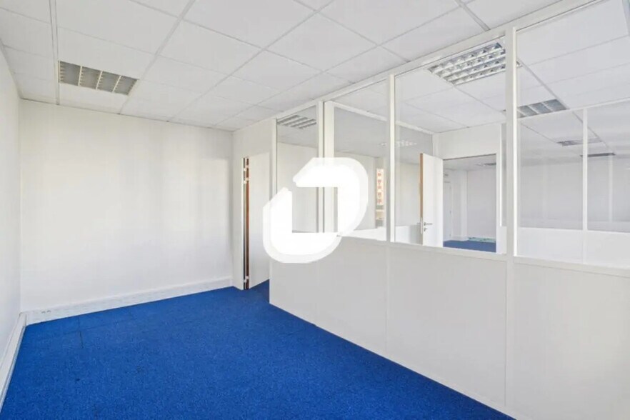 Bureau dans Noisy-le-Grand à vendre - Photo de l’immeuble – Image 3 sur 12
