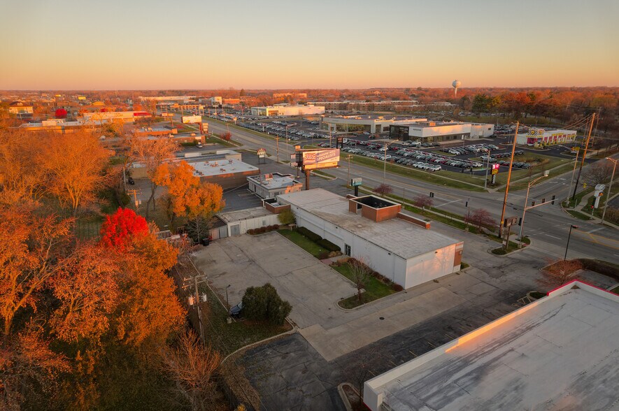 1800 N Rand Rd, Palatine, IL à vendre - Photo de l’immeuble – Image 2 sur 28