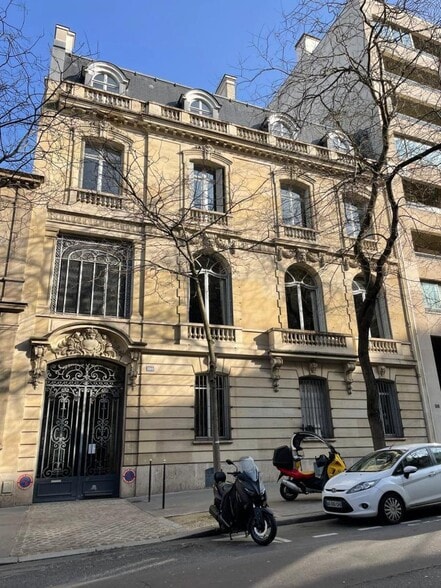 100 Avenue Raymond Poincaré, Paris à louer - Photo de l’immeuble – Image 1 sur 7