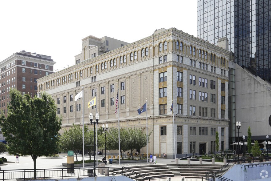 220 Lyon St NW, Grand Rapids, MI à louer - Photo principale – Image 1 sur 24