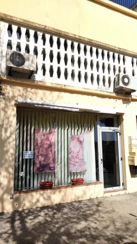 Plus de détails pour Local commercial à vendre