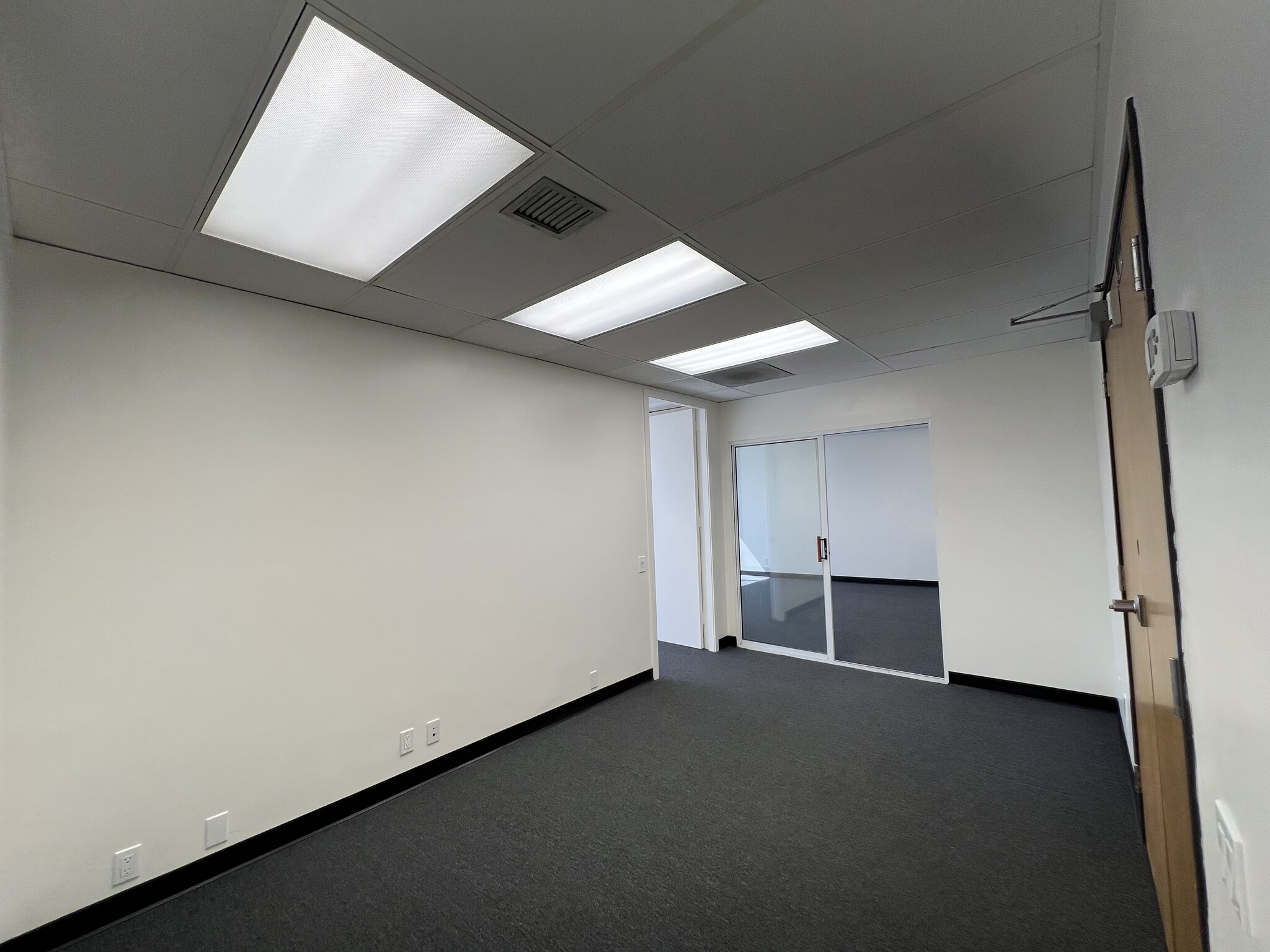 8405 Pershing Dr, Los Angeles, CA à louer Photo intérieure– Image 1 sur 11