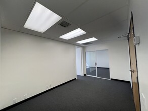 8405 Pershing Dr, Los Angeles, CA à louer Photo intérieure– Image 1 sur 11