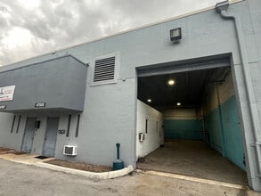 4700-4750 Oakes Rd, Davie, FL à louer Photo de l’immeuble– Image 1 sur 8