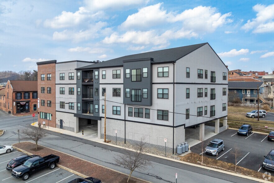 132 Locust St, Columbia, PA à louer - Photo de l’immeuble – Image 3 sur 3