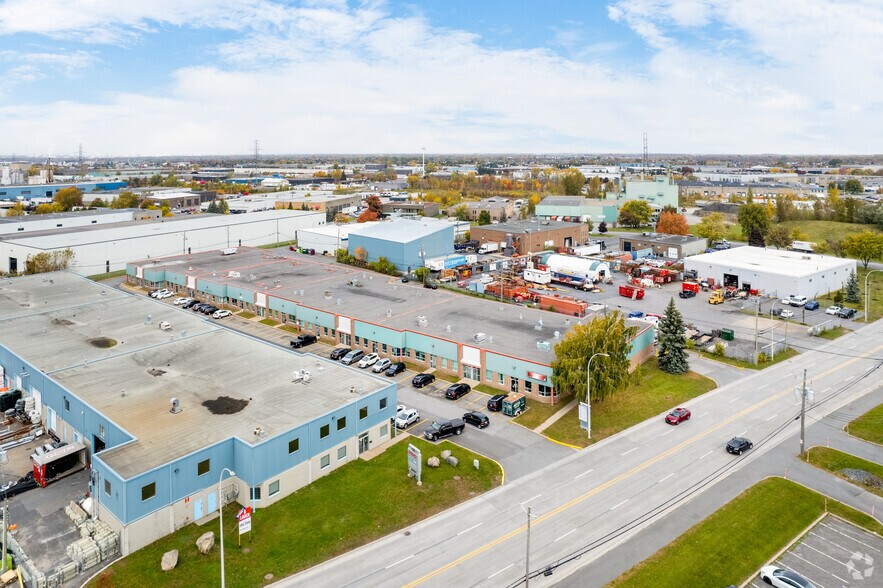 135 Ch du Tremblay, Boucherville, QC à louer - Aérien – Image 1 sur 4