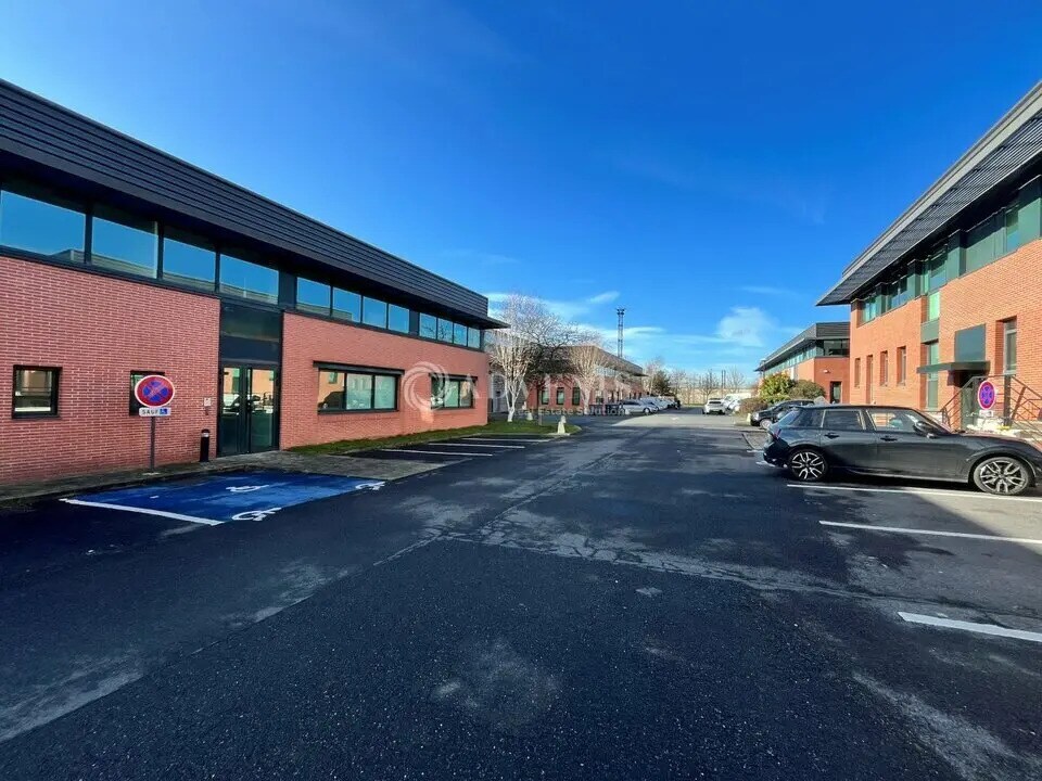 Local d’activités dans Saint-Denis à louer Photo de l’immeuble– Image 1 sur 9