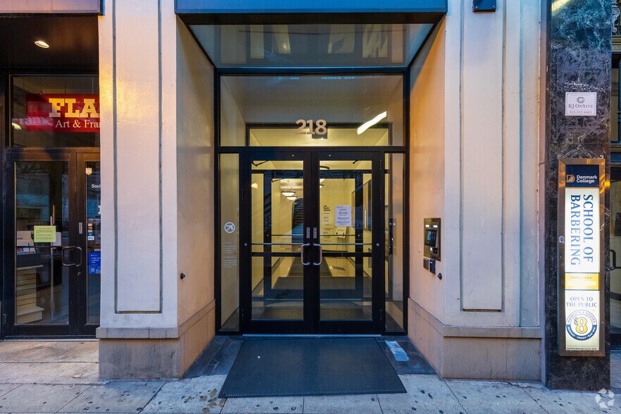 218 S Wabash Ave, Chicago, IL à louer - Photo de l’immeuble – Image 2 sur 9