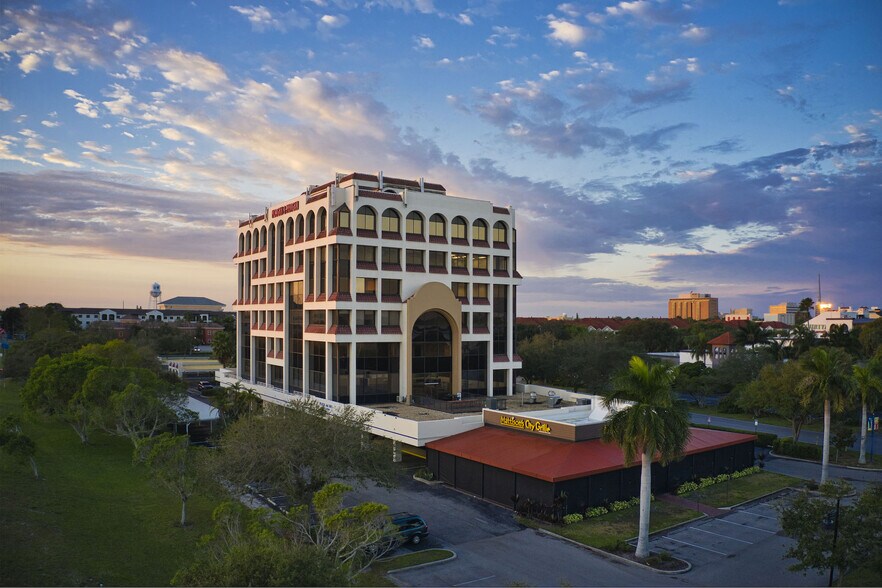 101 Riverfront Blvd, Bradenton, FL à louer - Photo de l’immeuble – Image 2 sur 14