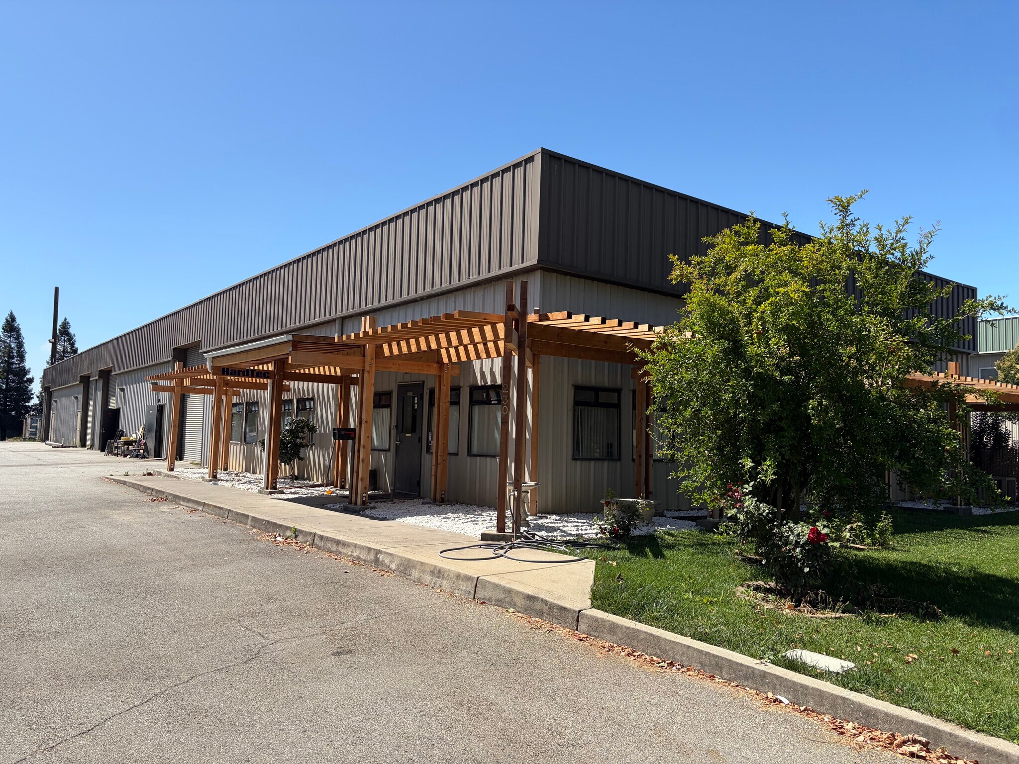 230 Mayock Rd, Gilroy, CA à vendre Photo de l’immeuble– Image 1 sur 6