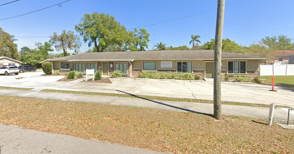 205 Ridgewood Ave, Brandon, FL à louer - Photo principale – Image 1 sur 25