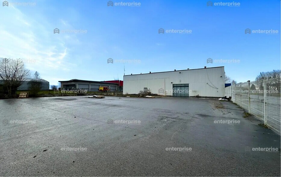 1 Rue Des Vignes, Maignelay-Montigny à louer - Photo de l’immeuble – Image 2 sur 4