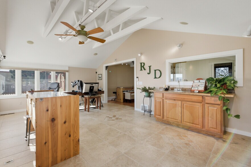 220 Oak Ave, Eaton, CO à vendre - Photo intérieure – Image 2 sur 6