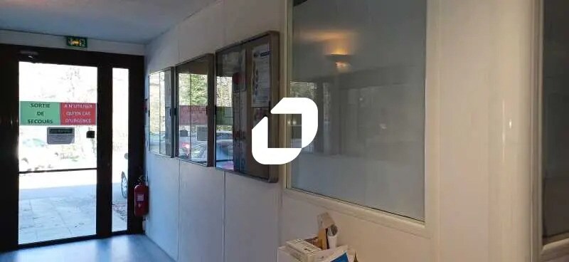 Bureau dans Aubergenville à louer - Photo de l’immeuble – Image 2 sur 8