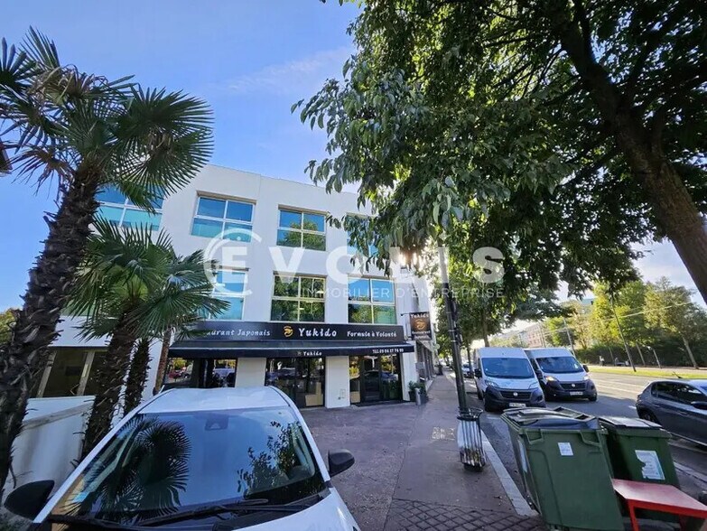 Bureau dans Clamart à louer - Photo de l’immeuble – Image 1 sur 23
