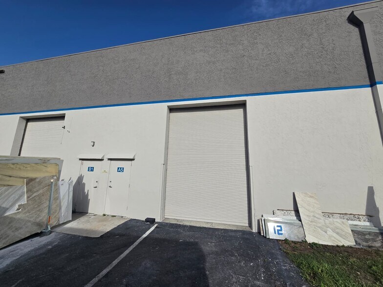 4100 N Powerline Rd, Pompano Beach, FL à louer - Photo de l’immeuble – Image 2 sur 2
