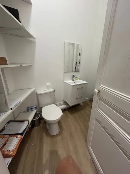 Local commercial dans Paris à louer - Photo intérieure – Image 2 sur 2