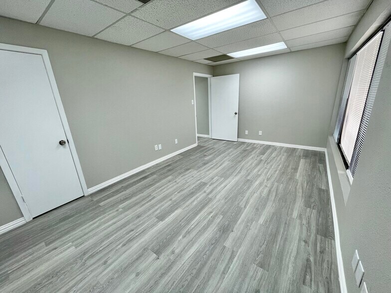 813 Brown Trl, Bedford, TX à louer - Photo intérieure – Image 3 sur 6
