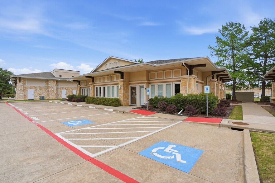 8845 Davis Blvd, Keller, TX à vendre - Photo de l’immeuble – Image 2 sur 13