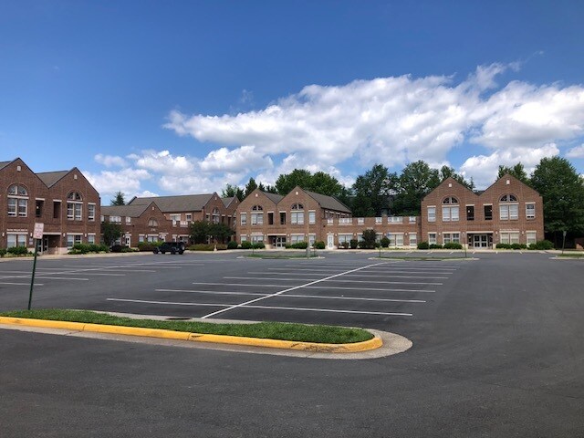 21165 Whitfield Pl, Sterling, VA à louer - Photo de l’immeuble – Image 2 sur 119