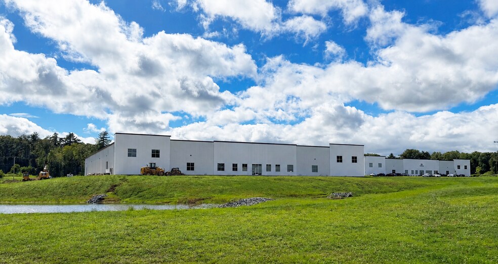 22 Roberts Lane, Clifton Park, NY à louer - Photo de l’immeuble – Image 1 sur 10