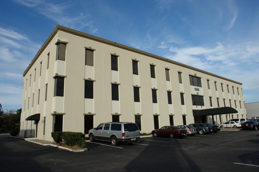 6300 Richmond Ave, Houston, TX à louer - Photo de l’immeuble – Image 2 sur 2