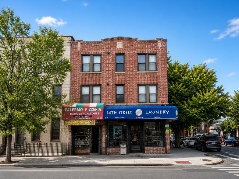 3067 14th St, Astoria, NY à vendre - Photo principale – Image 1 sur 2
