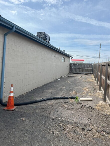 4595 S Santa Fe Dr, Englewood, CO à vendre - Photo de l’immeuble – Image 3 sur 13