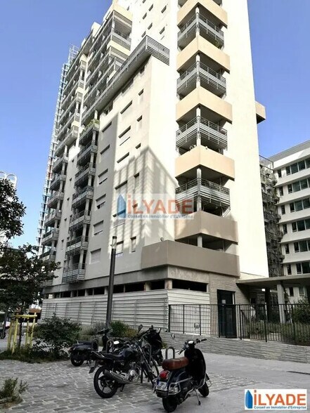 135 Rue Peyssonnel, Marseille à louer - Photo de l’immeuble – Image 2 sur 6