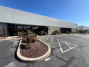 9320 Baseline Rd, Rancho Cucamonga, CA à louer Photo intérieure– Image 2 sur 8