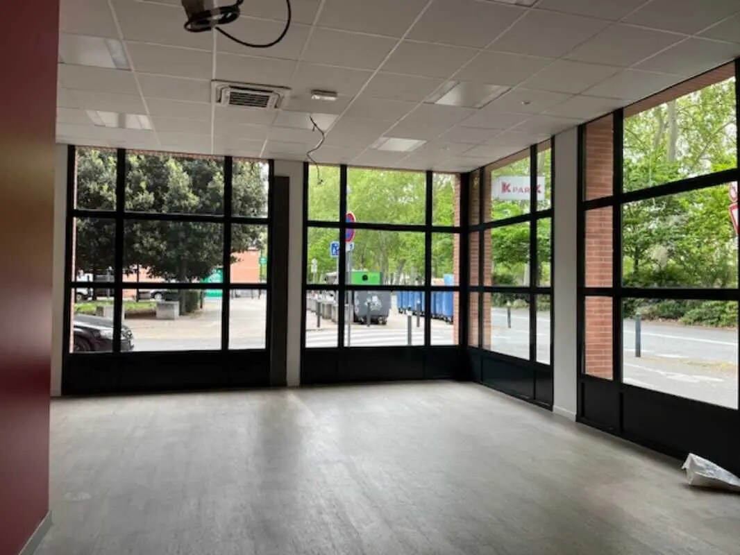 Local commercial dans Toulouse à louer Photo de l’immeuble– Image 1 sur 11