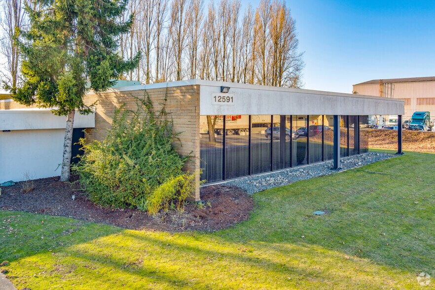 12591 Vulcan Way, Richmond, BC à louer - Photo de l’immeuble – Image 2 sur 4