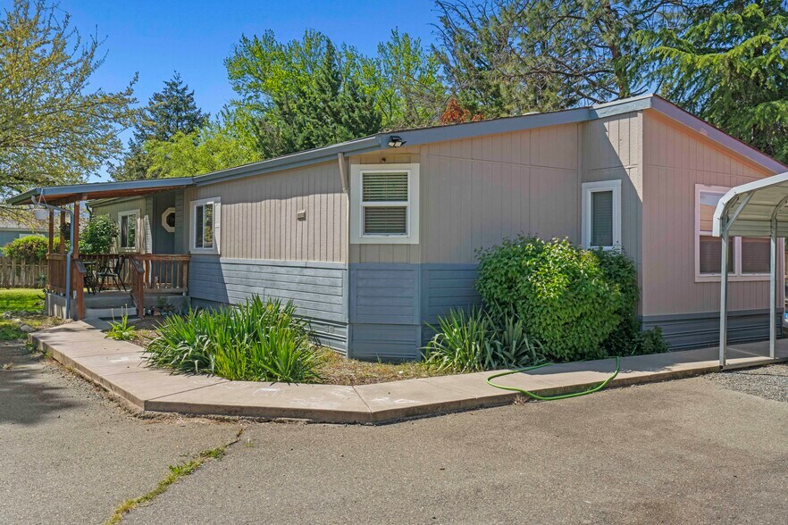 387 Tavis Dr, Merlin, OR à vendre - Photo de l’immeuble – Image 3 sur 39