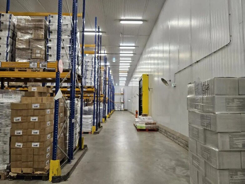 Industriel/Logistique dans SAINT-OUEN-L'AUMONE à louer - Photo intérieure – Image 2 sur 7