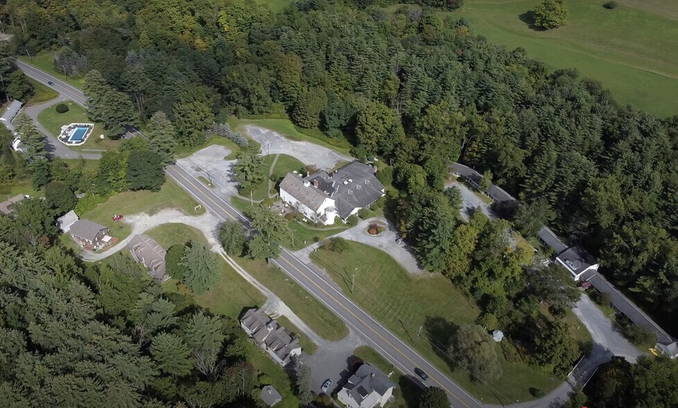 910 Cold Spring Rd, Williamstown, MA à vendre - Photo de l’immeuble – Image 2 sur 26