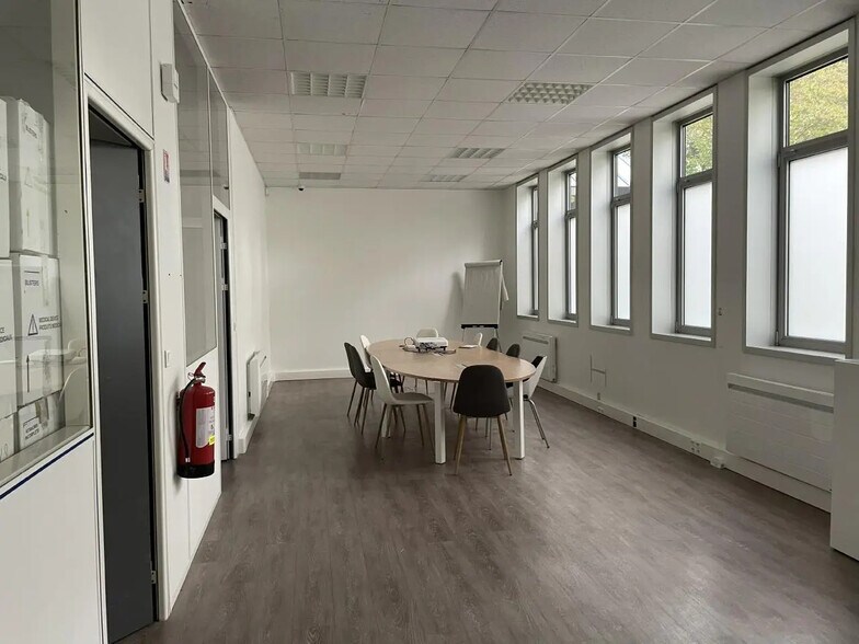 Bureau dans Éragny à louer - Photo intérieure – Image 3 sur 33
