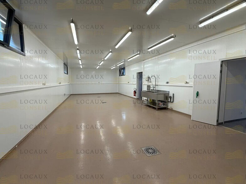 Local d’activités dans Ennery à louer - Photo intérieure – Image 2 sur 8