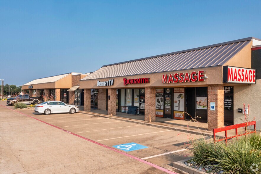 4010 W 15th St, Plano, TX à louer - Photo de l’immeuble – Image 3 sur 7