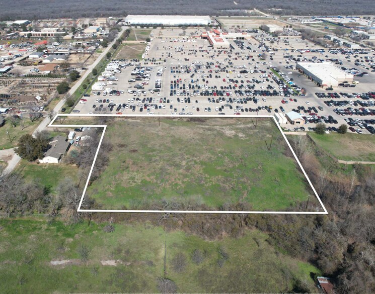 527 Barfknecht Ln, Lewisville, TX à vendre - Photo de l’immeuble – Image 2 sur 3