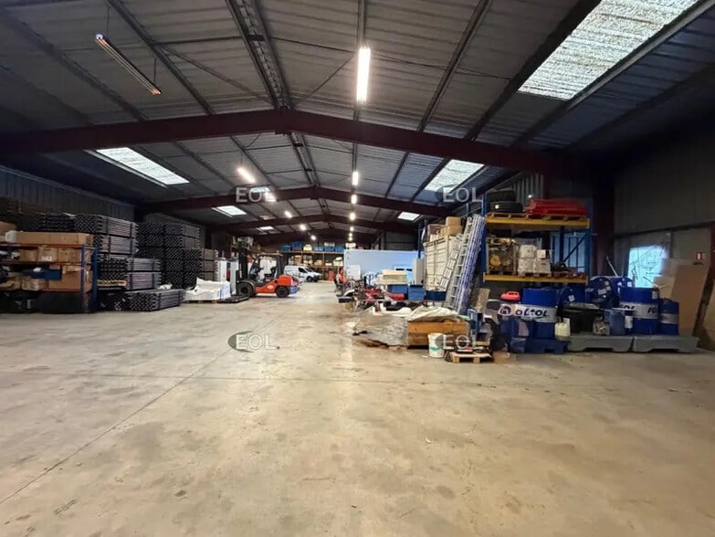 Local d’activités dans Meyreuil à louer - Photo de l’immeuble – Image 1 sur 2