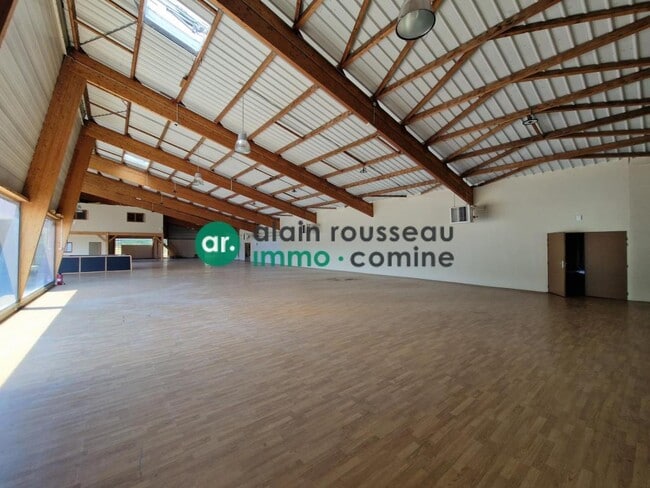 Plus de détails pour Local d'activités à louer