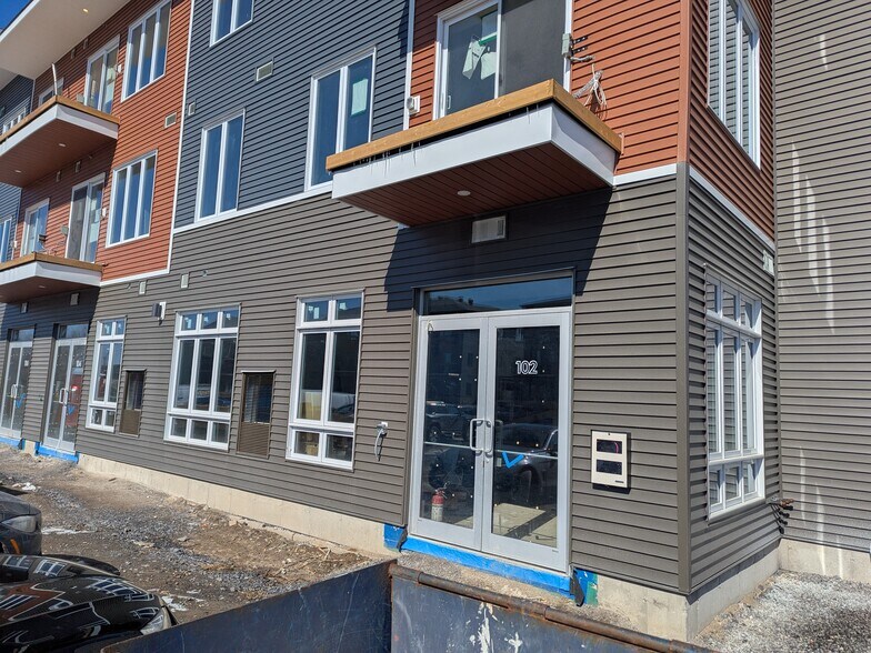 2370 Tenth Line Rd, Ottawa, ON à louer - Photo de l’immeuble – Image 3 sur 8
