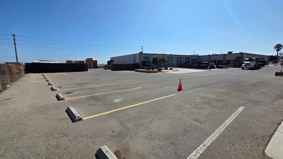 3810 Transport St, Ventura, CA à louer - Photo de l’immeuble – Image 2 sur 4