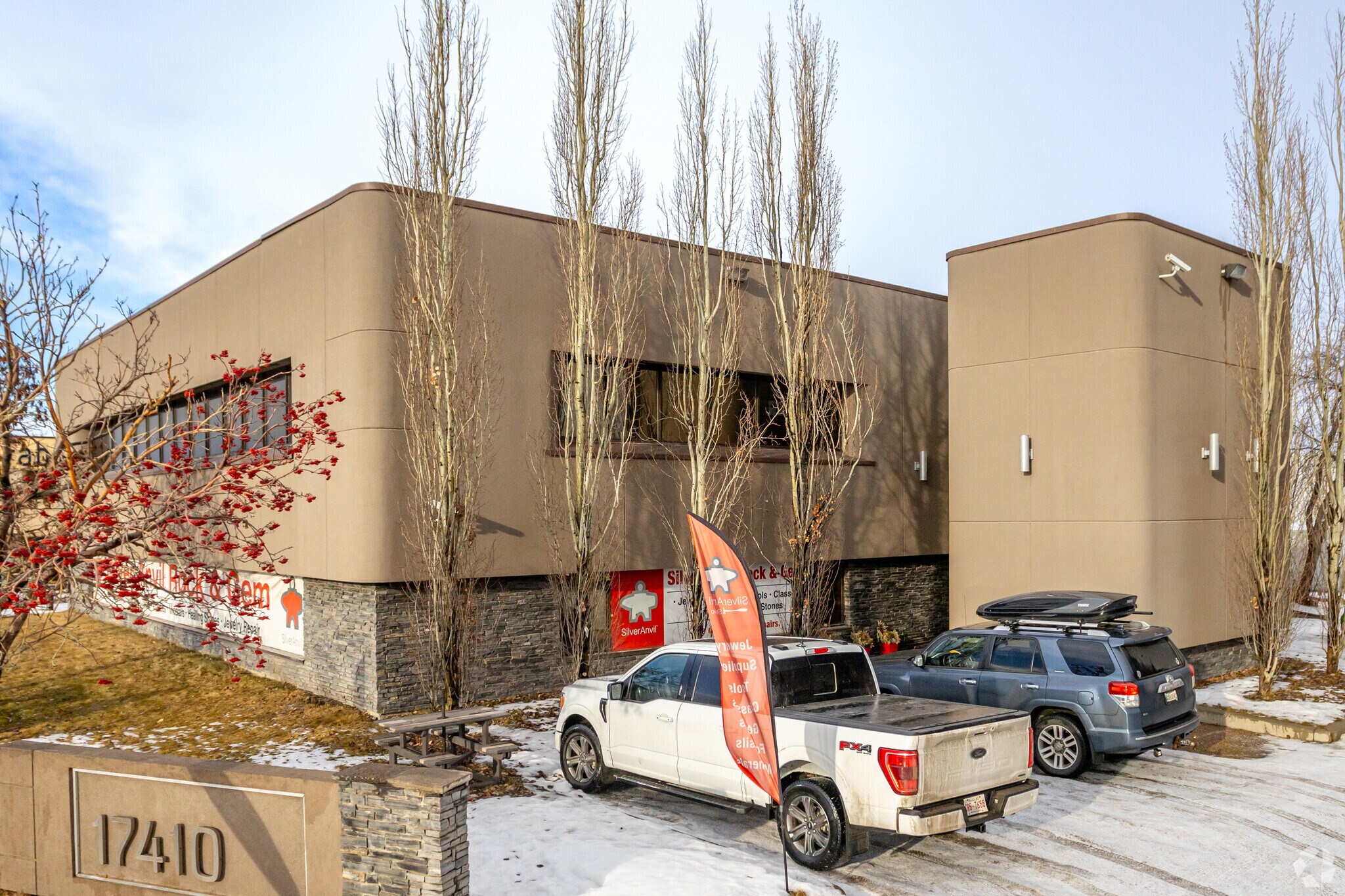 17410 107 Ave NW, Edmonton, AB à louer Photo principale– Image 1 sur 4