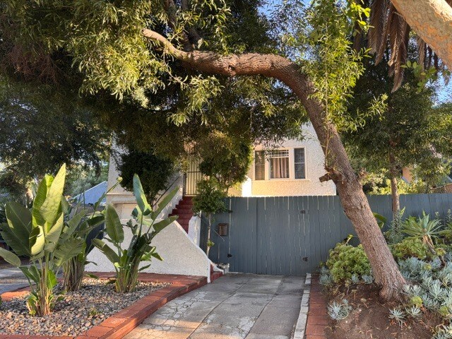2400 Merton Ave, Los Angeles, CA à vendre - Photo de l’immeuble – Image 2 sur 7