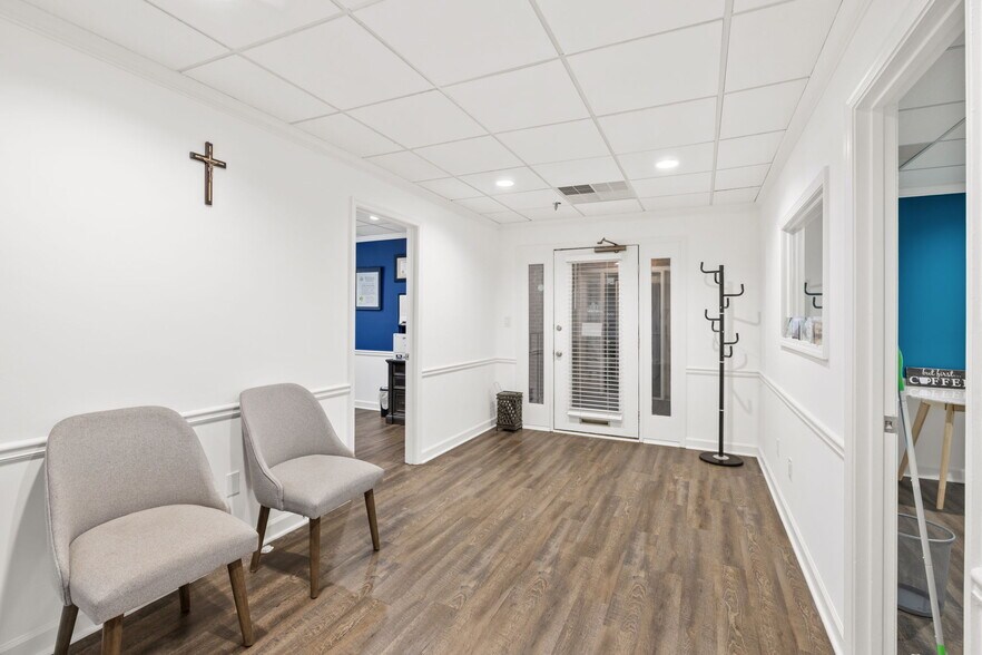 425 E Crossville Rd, Roswell, GA à louer - Photo de l’immeuble – Image 3 sur 11