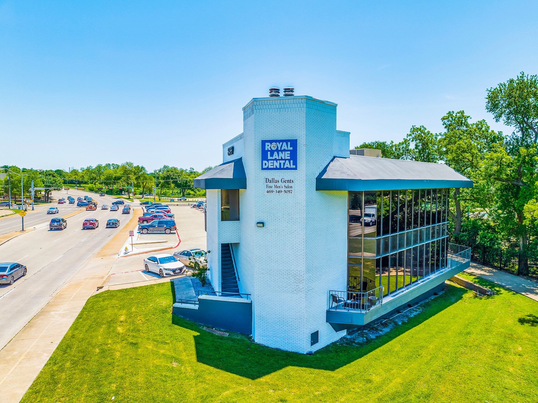 8499 Greenville Ave, Dallas, TX à louer Photo principale– Image 1 sur 14