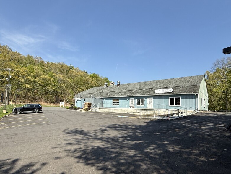 140 Albany Tpke, Canton, CT à louer - Photo de l’immeuble – Image 3 sur 9