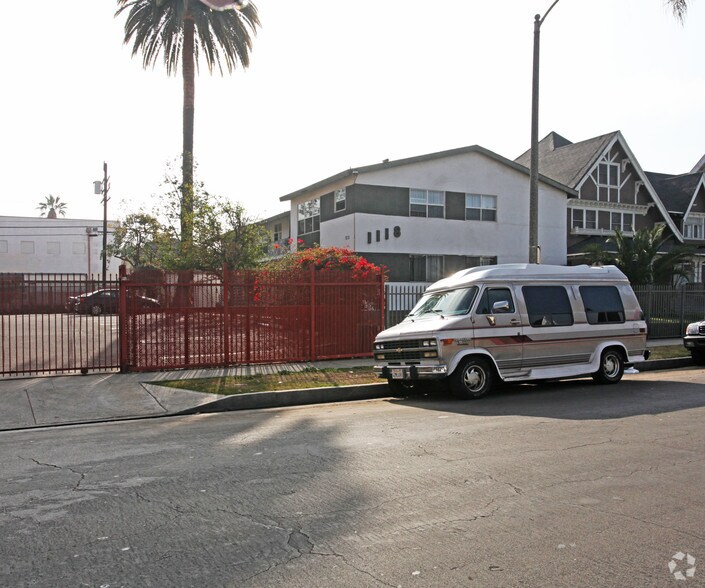 1118 S Lake, Los Angeles, CA à vendre - Photo principale – Image 1 sur 12