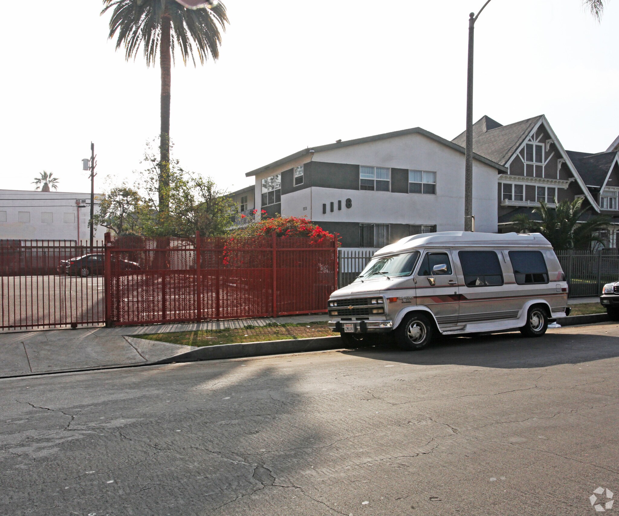 1118 S Lake, Los Angeles, CA à vendre Photo principale– Image 1 sur 13